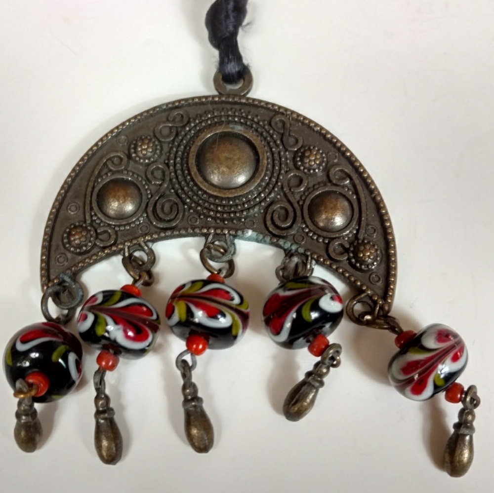 Vintage boho pendant necklace bronze tone w beads